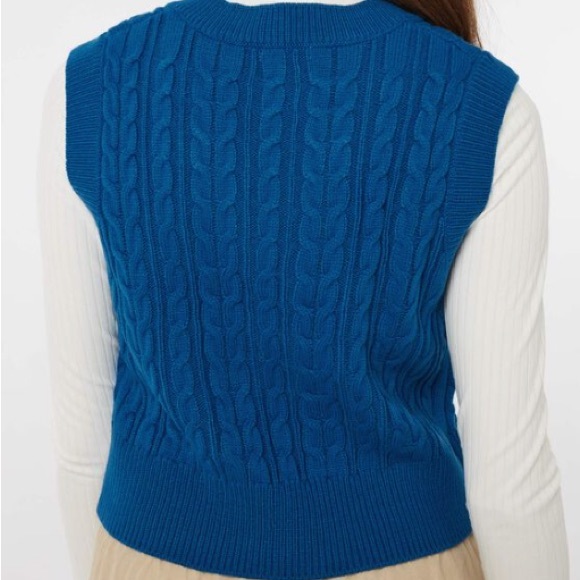 blue v-neck cable sweater vest - Picture 3 of 7